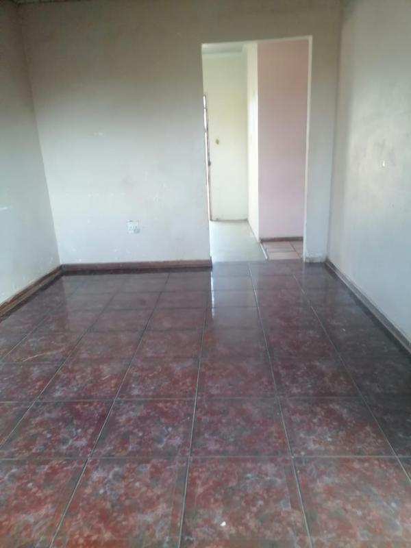 2 Bedroom Property for Sale in Zola Gauteng
