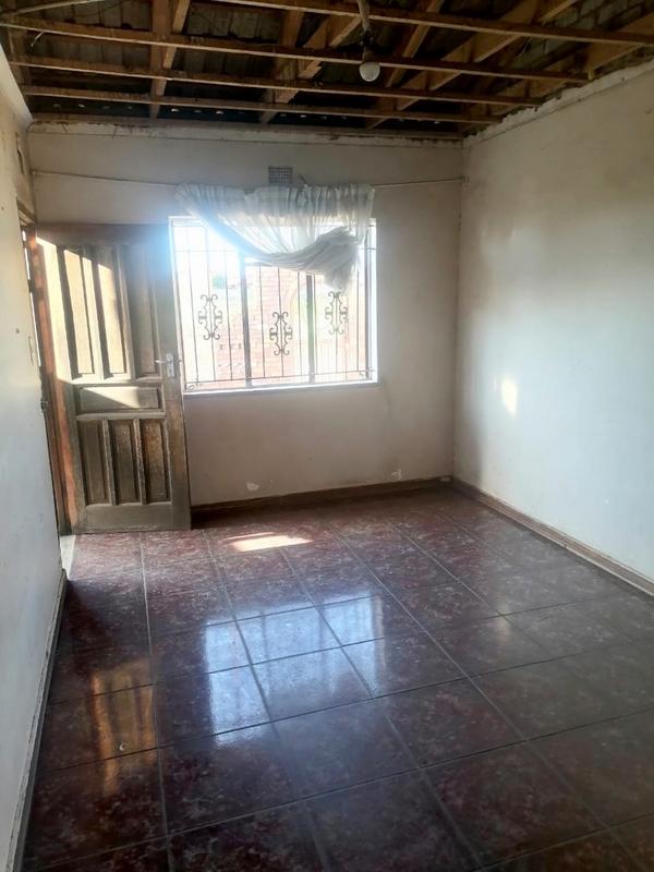 2 Bedroom Property for Sale in Zola Gauteng
