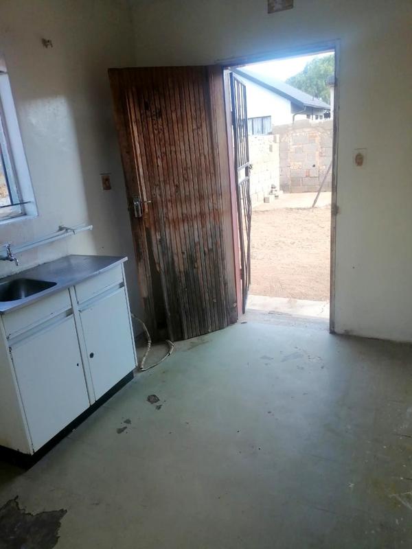 2 Bedroom Property for Sale in Zola Gauteng
