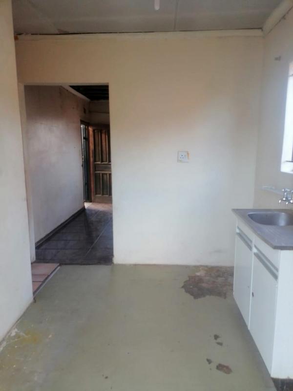 2 Bedroom Property for Sale in Zola Gauteng