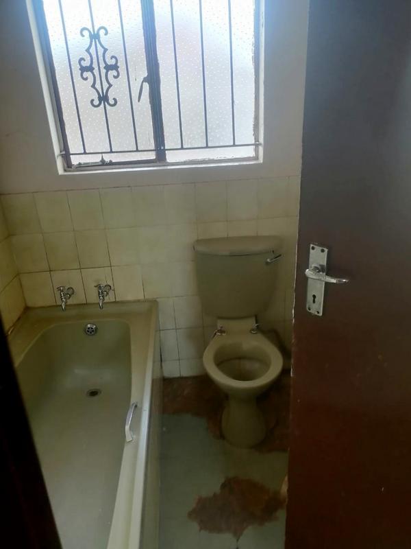 2 Bedroom Property for Sale in Zola Gauteng