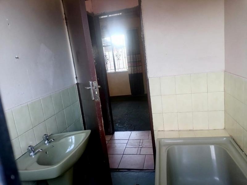 2 Bedroom Property for Sale in Zola Gauteng