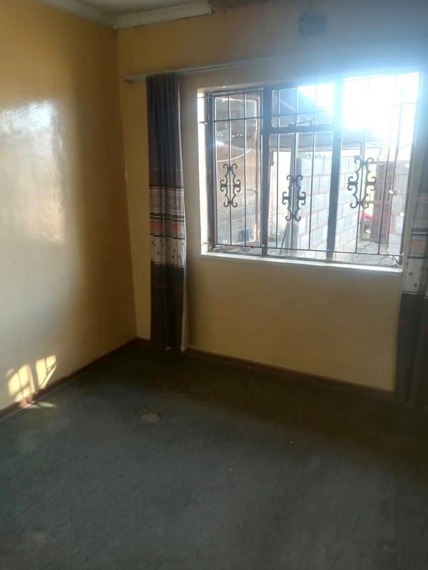 2 Bedroom Property for Sale in Zola Gauteng