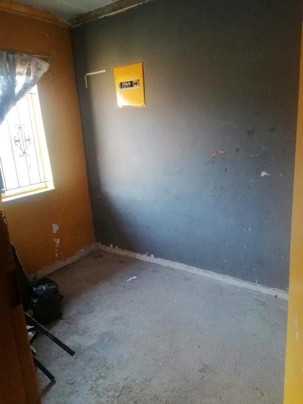 2 Bedroom Property for Sale in Zola Gauteng