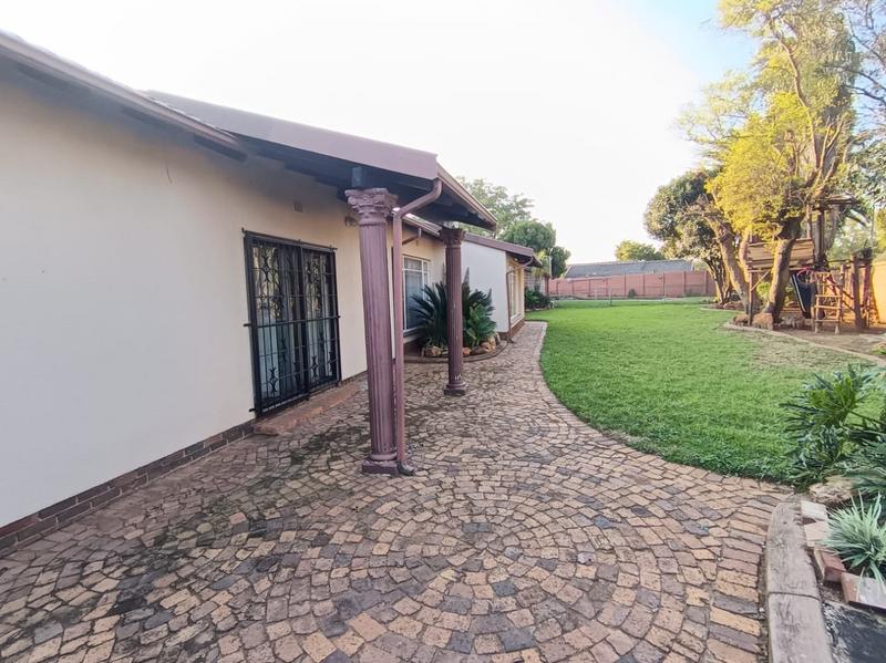 To Let 5 Bedroom Property for Rent in Elspark Gauteng