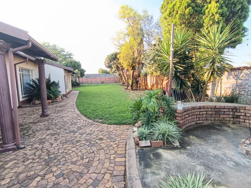 To Let 5 Bedroom Property for Rent in Elspark Gauteng