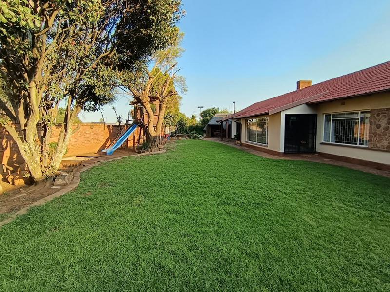 To Let 5 Bedroom Property for Rent in Elspark Gauteng