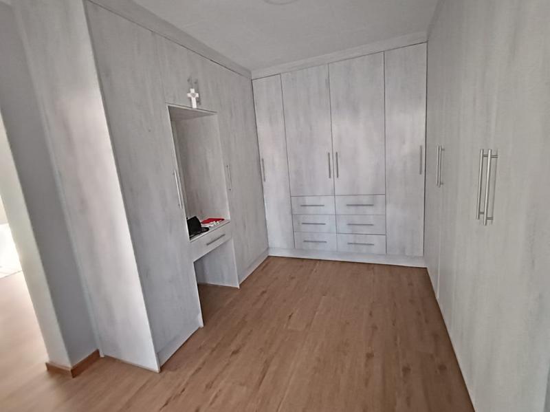 To Let 5 Bedroom Property for Rent in Elspark Gauteng