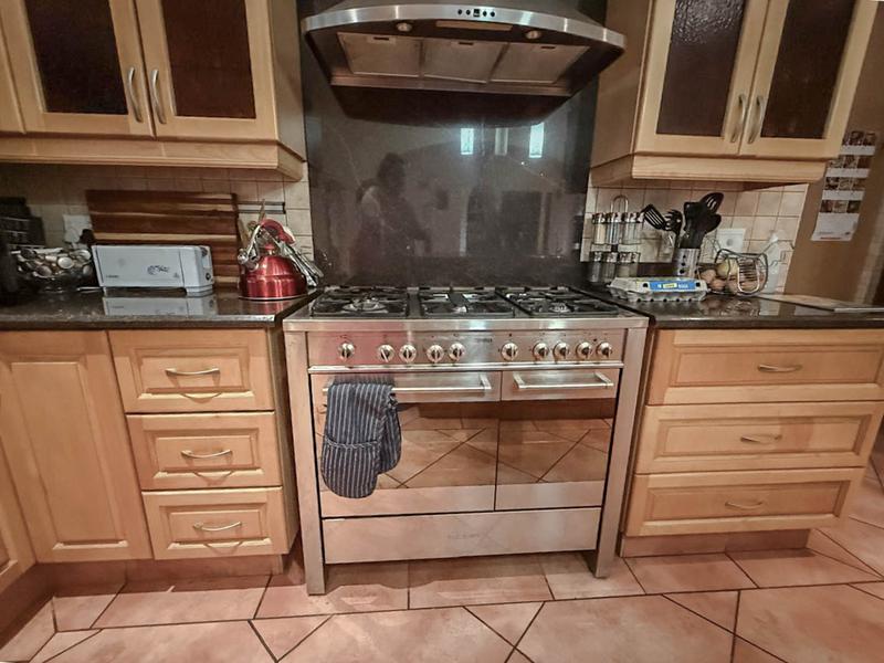 6 Bedroom Property for Sale in Midstream Estate Gauteng