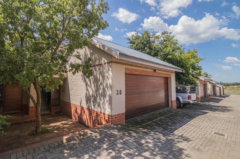 3 Bedroom Property for Sale in Candlewoods Country Estate Gauteng