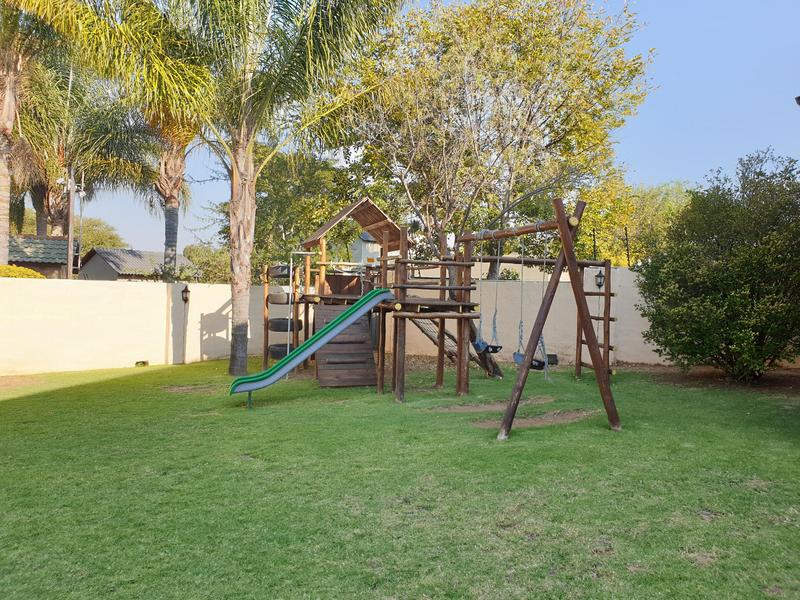 To Let 2 Bedroom Property for Rent in North Riding Gauteng