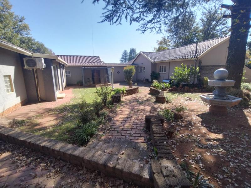 6 Bedroom Property for Sale in Kliprivier Gauteng