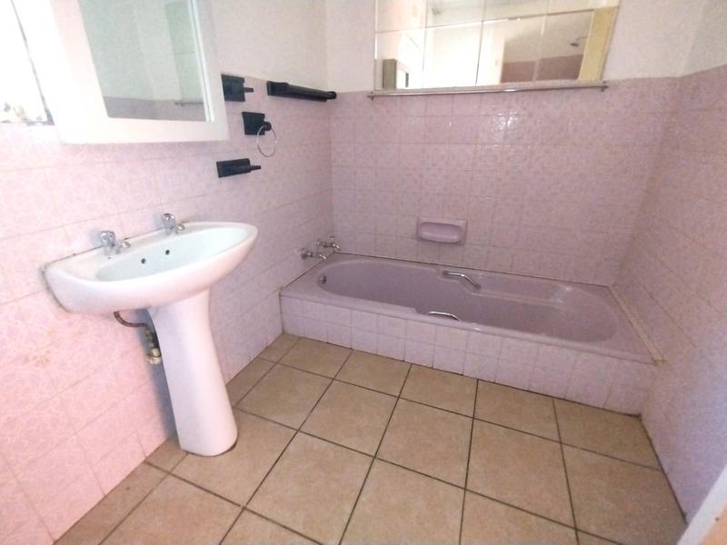 6 Bedroom Property for Sale in Kliprivier Gauteng