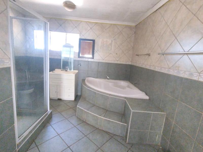 6 Bedroom Property for Sale in Kliprivier Gauteng