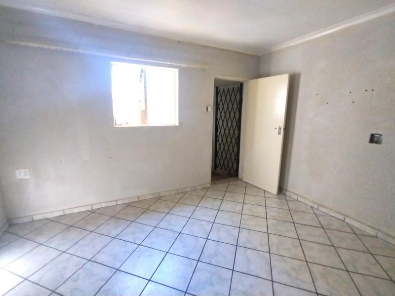 6 Bedroom Property for Sale in Kliprivier Gauteng