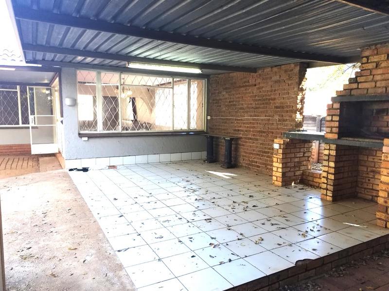 6 Bedroom Property for Sale in Kliprivier Gauteng