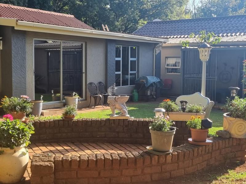 6 Bedroom Property for Sale in Kliprivier Gauteng