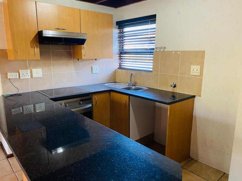 To Let 1 Bedroom Property for Rent in Pineslopes Gauteng