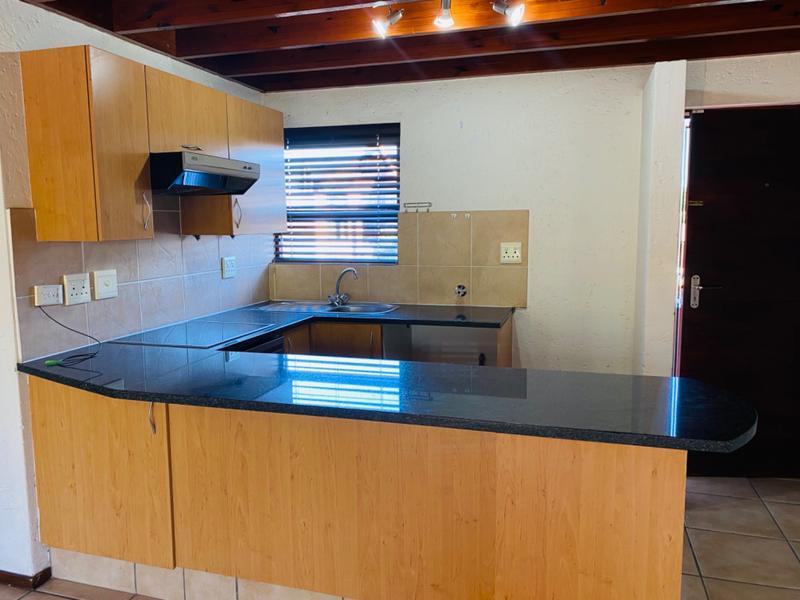 To Let 1 Bedroom Property for Rent in Pineslopes Gauteng