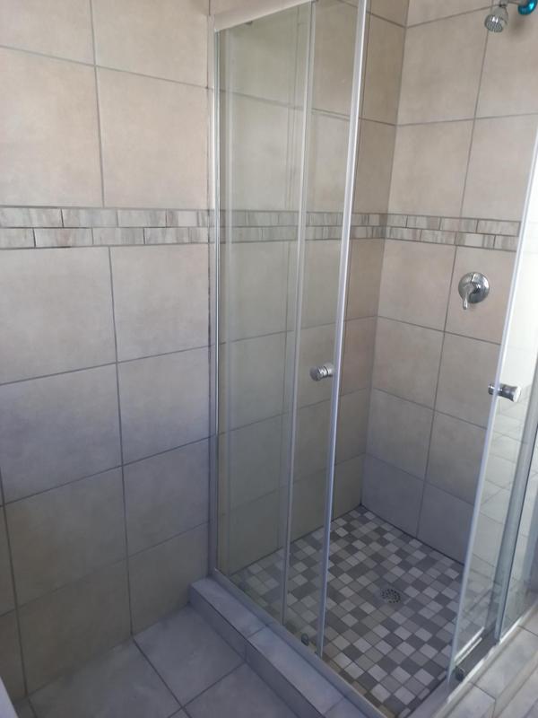 To Let 1 Bedroom Property for Rent in Buccleuch Gauteng