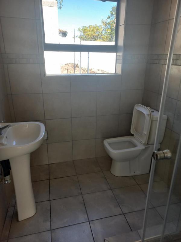 To Let 1 Bedroom Property for Rent in Buccleuch Gauteng