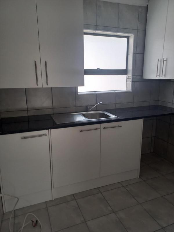 To Let 1 Bedroom Property for Rent in Buccleuch Gauteng