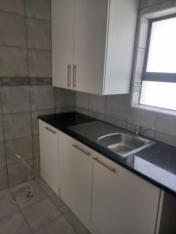 To Let 1 Bedroom Property for Rent in Buccleuch Gauteng