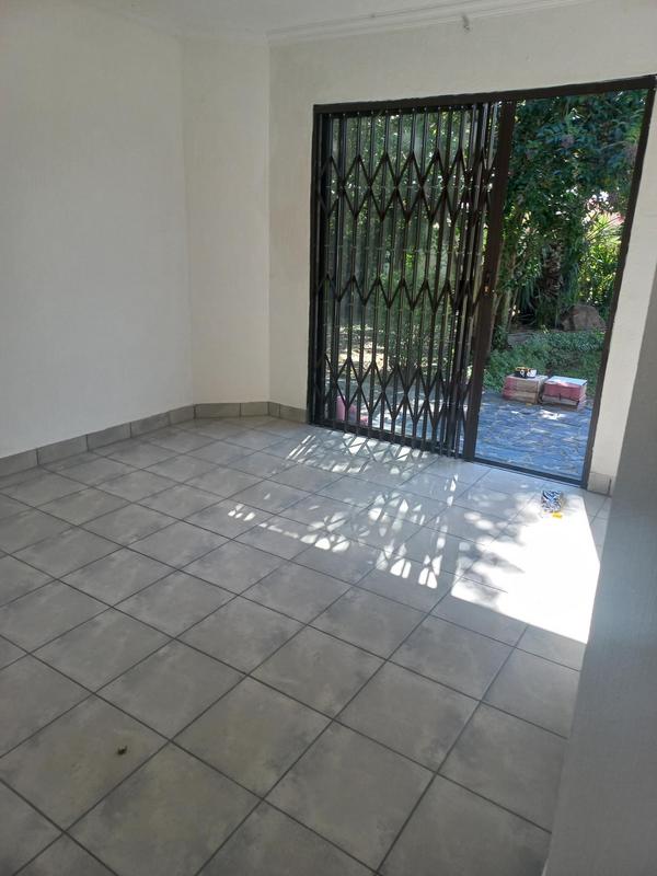 To Let 1 Bedroom Property for Rent in Buccleuch Gauteng