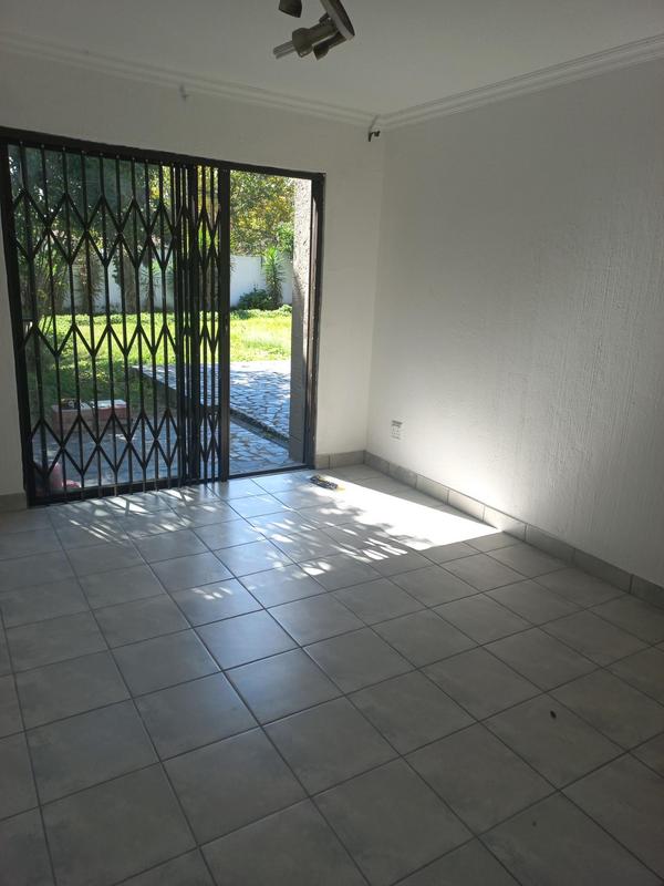 To Let 1 Bedroom Property for Rent in Buccleuch Gauteng