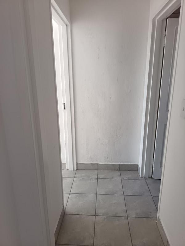 To Let 1 Bedroom Property for Rent in Buccleuch Gauteng
