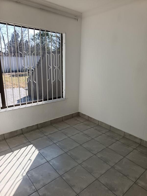 To Let 1 Bedroom Property for Rent in Buccleuch Gauteng