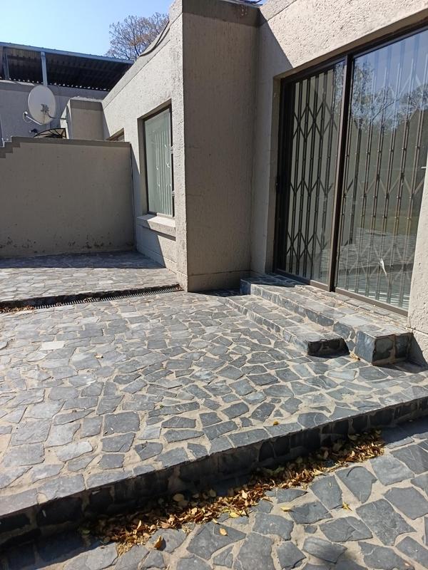 To Let 1 Bedroom Property for Rent in Buccleuch Gauteng
