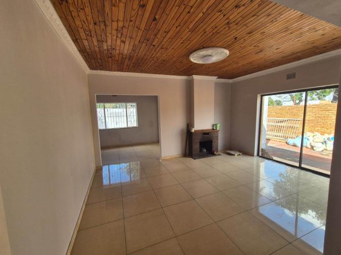 3 Bedroom Property for Sale in Towerby Gauteng