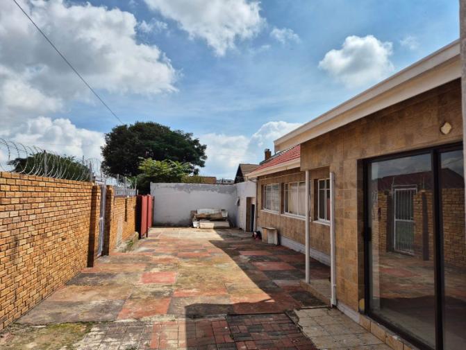 3 Bedroom Property for Sale in Towerby Gauteng