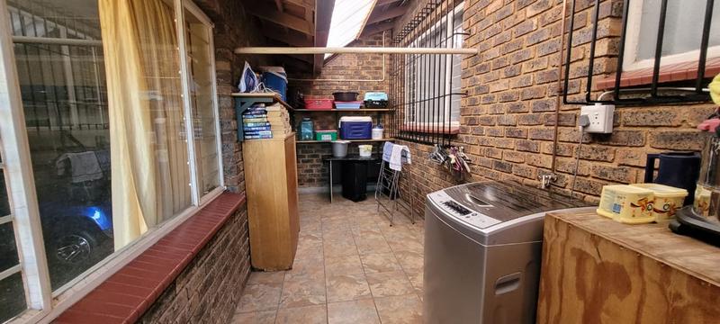 2 Bedroom Property for Sale in South Crest Gauteng