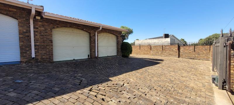 2 Bedroom Property for Sale in South Crest Gauteng