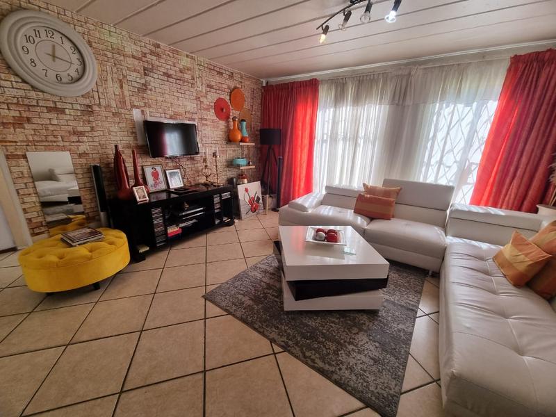2 Bedroom Property for Sale in Verwoerdpark Gauteng