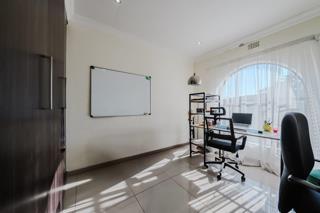 4 Bedroom Property for Sale in Glenvista Gauteng