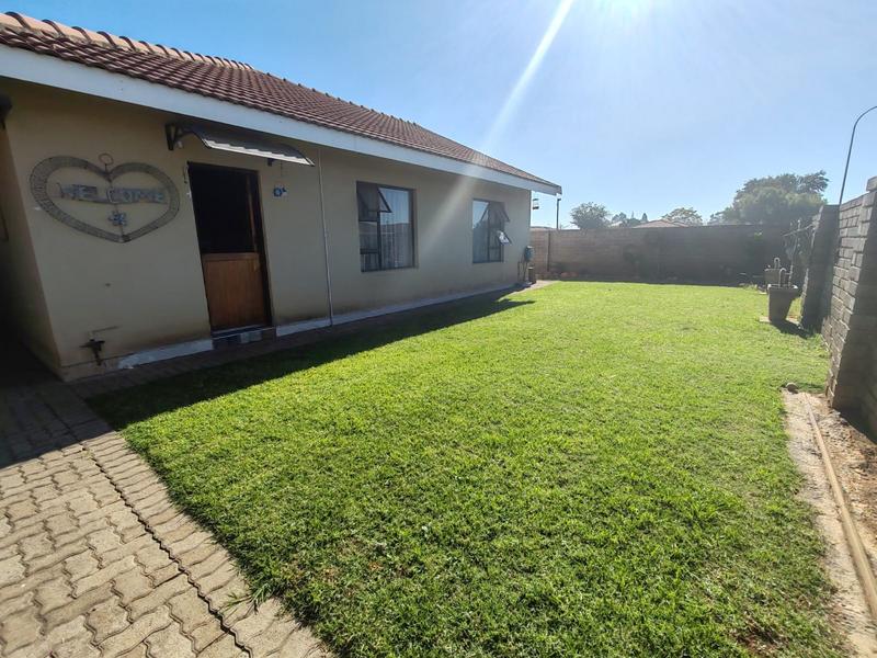 To Let 3 Bedroom Property for Rent in Kookrus Gauteng