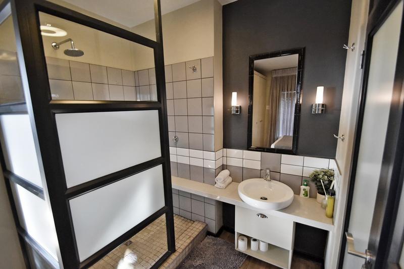 2 Bedroom Property for Sale in Rosebank Gauteng