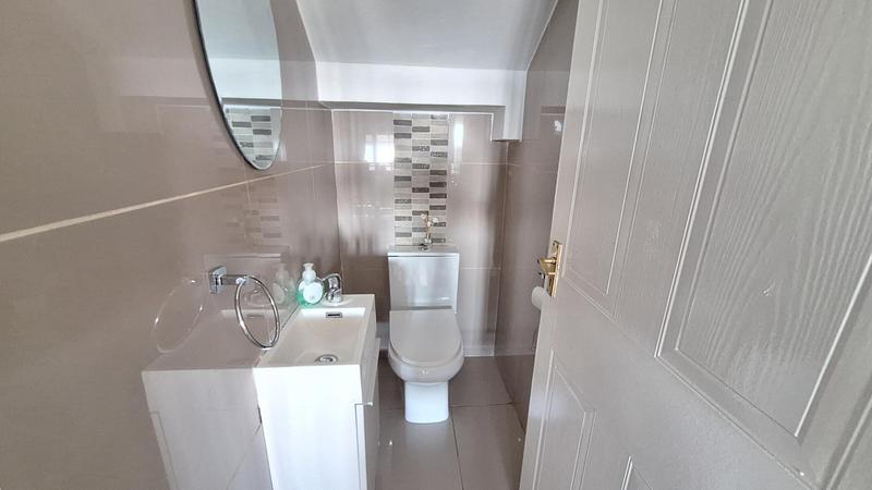 To Let 4 Bedroom Property for Rent in Moreleta Park Gauteng