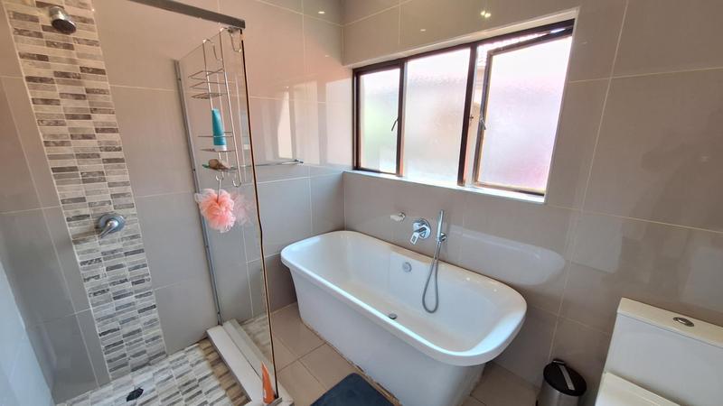 To Let 4 Bedroom Property for Rent in Moreleta Park Gauteng