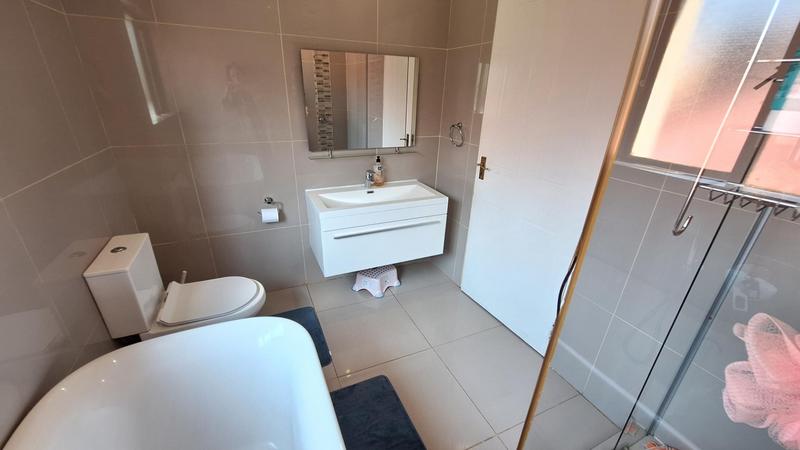 To Let 4 Bedroom Property for Rent in Moreleta Park Gauteng