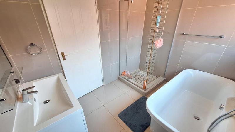 To Let 4 Bedroom Property for Rent in Moreleta Park Gauteng