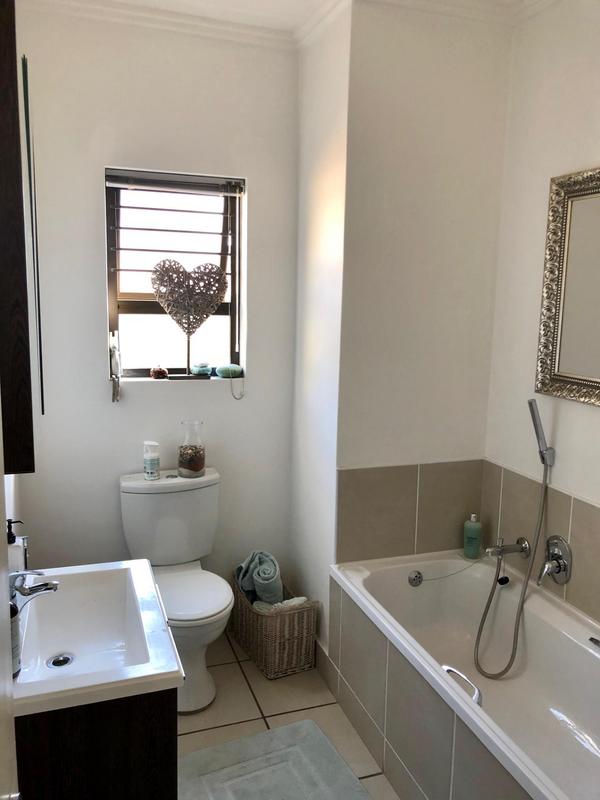 To Let 2 Bedroom Property for Rent in Bryanston Gauteng