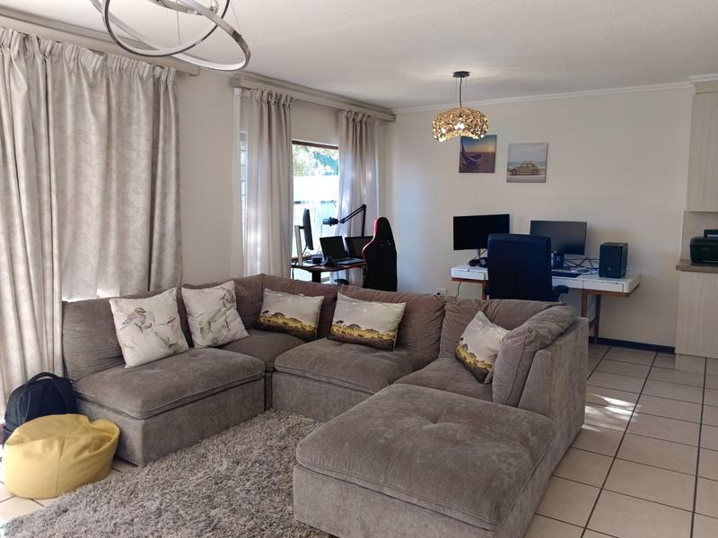 2 Bedroom Property for Sale in Broadacres Gauteng