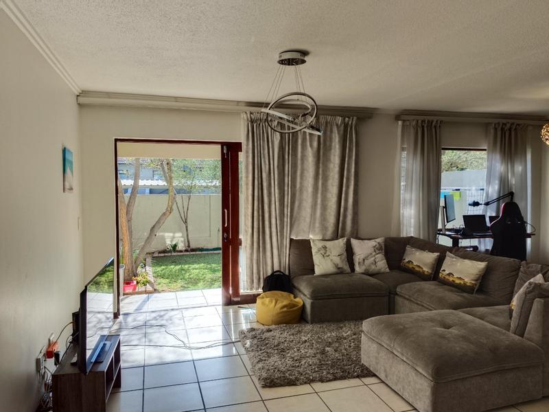 2 Bedroom Property for Sale in Broadacres Gauteng