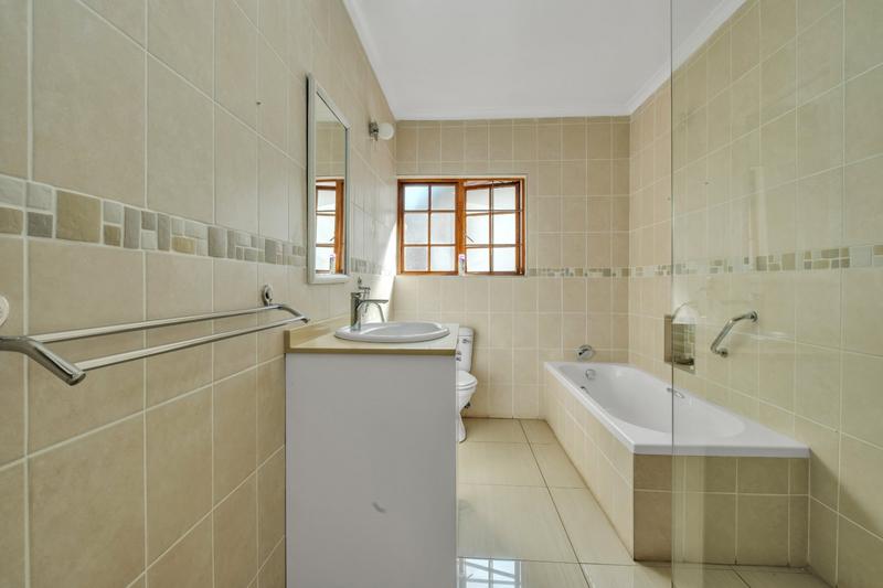 To Let 4 Bedroom Property for Rent in Fourways Gardens Gauteng