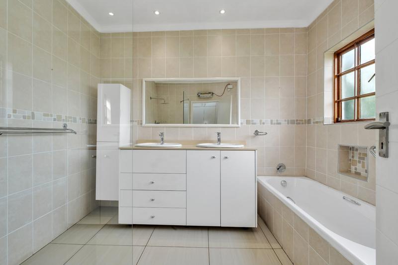 To Let 4 Bedroom Property for Rent in Fourways Gardens Gauteng