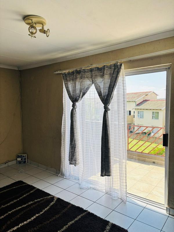 To Let 2 Bedroom Property for Rent in Bromhof Gauteng